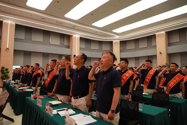 图为党员宣誓_副本